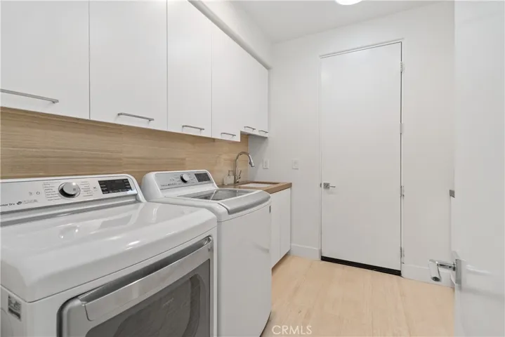 Large laundry with utility sink