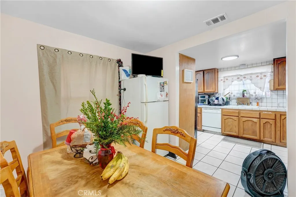 2200 W Hardy, Inglewood, California 90305 home-pic-3