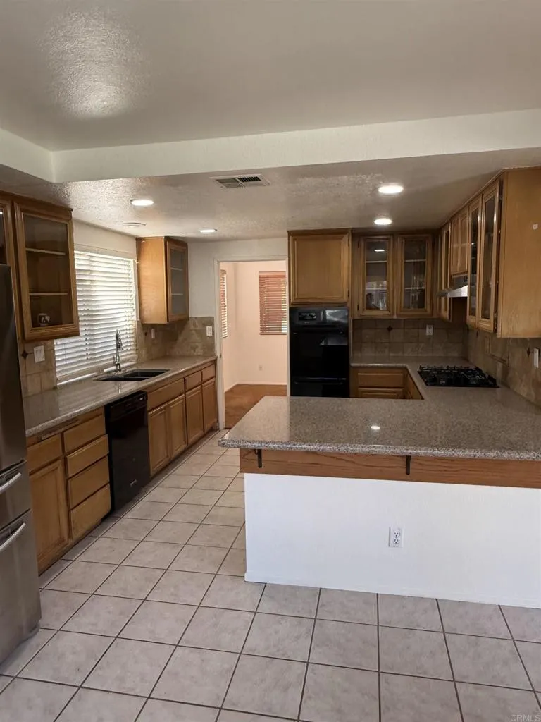 1726 Camino Miranda, San Jacinto, California 92583 home-pic-14
