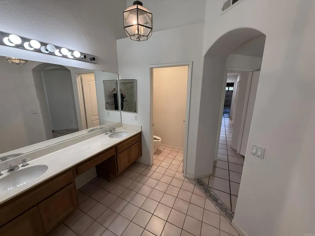 1726 Camino Miranda, San Jacinto, California 92583 home-pic-10