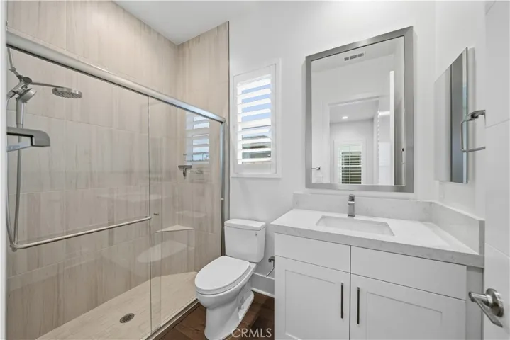 Guest en suite with walk in shower