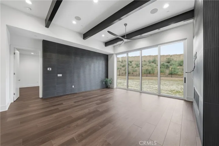 10ft wall of door that completely open to the back yard