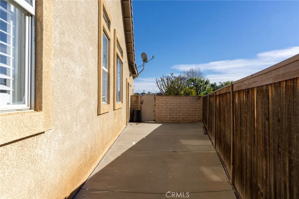 1153 Woodburn, Beaumont, California 92223 home-pic-17