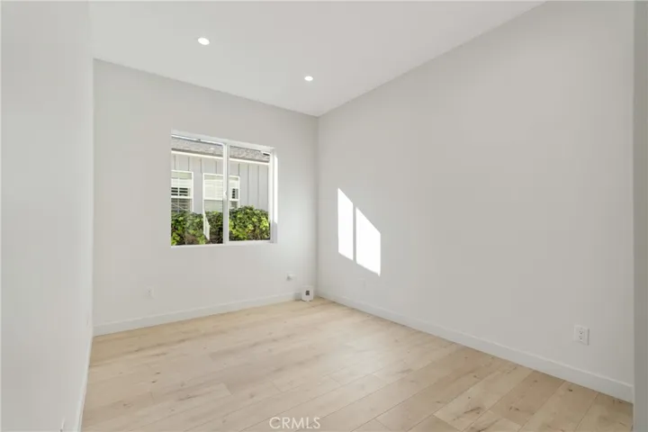 17313 Los Alimos, Granada Hills, California 91344