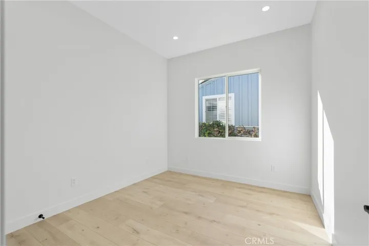 17313 Los Alimos, Granada Hills, California 91344