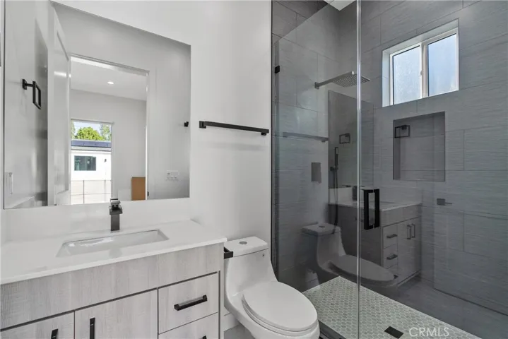 17313 Los Alimos, Granada Hills, California 91344