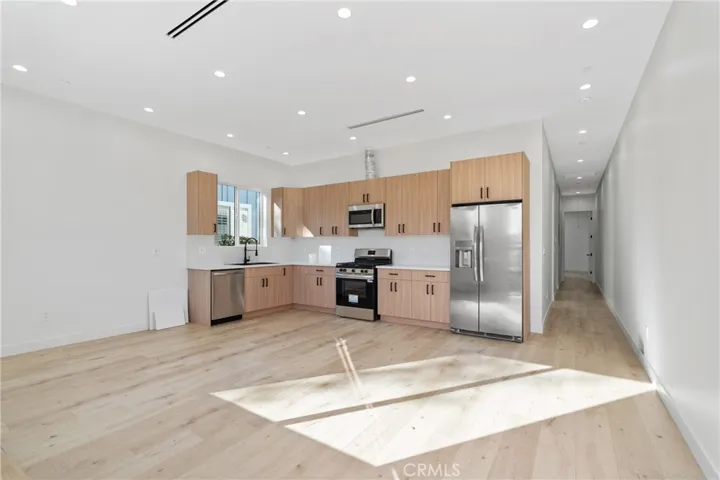 17313 Los Alimos, Granada Hills, California 91344