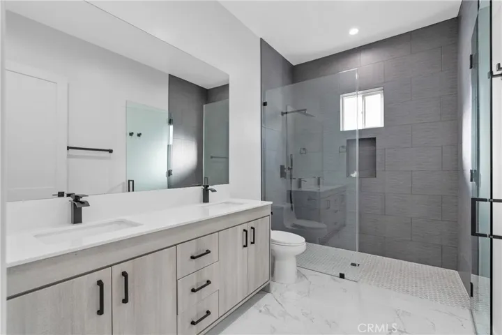 17313 Los Alimos, Granada Hills, California 91344