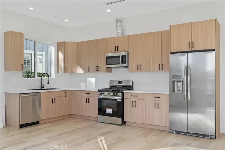 17313 Los Alimos, Granada Hills, California 91344