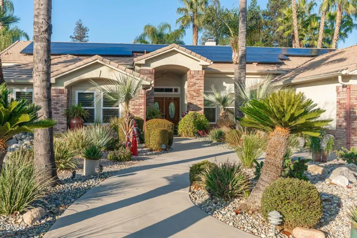 07_front_exterior_7