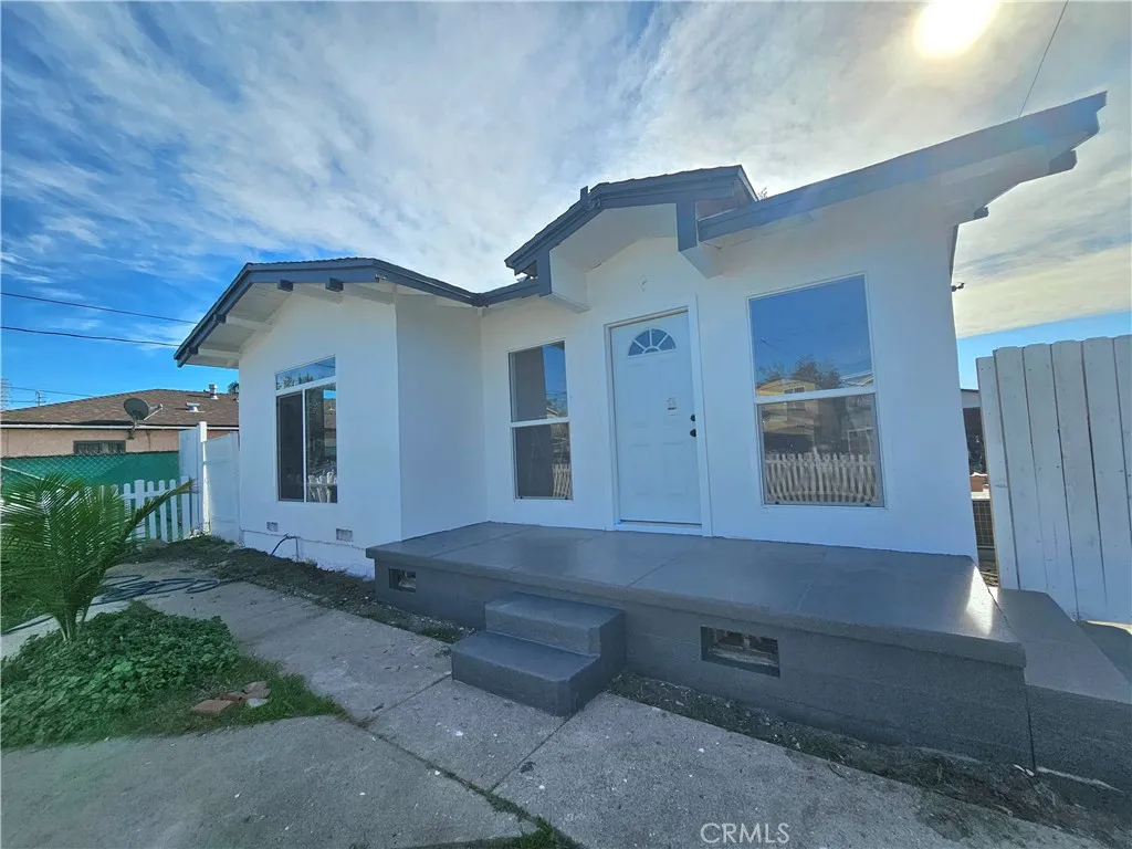 1924 W Arlington, Long Beach, California 90810 home-pic-2