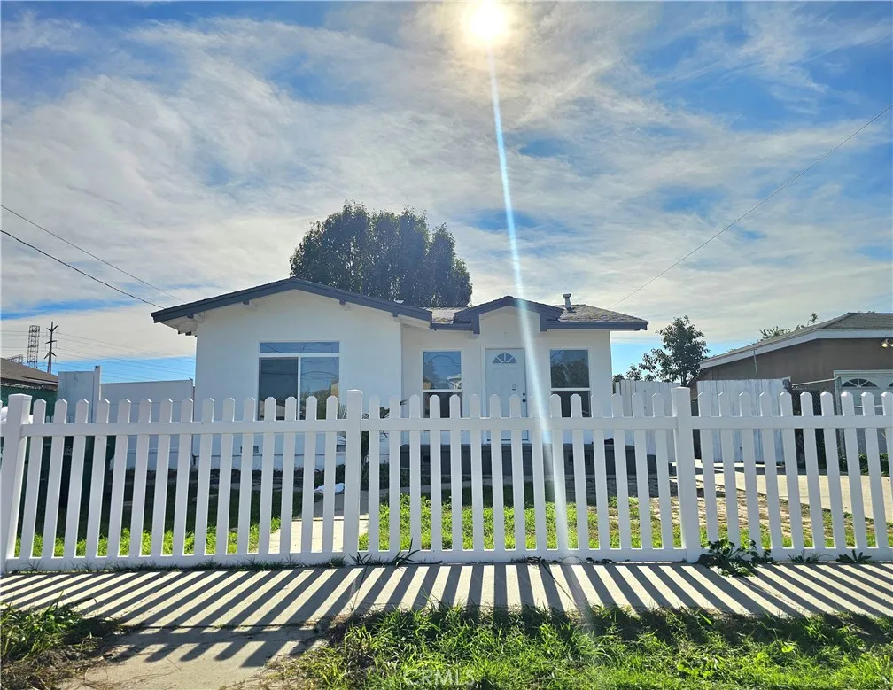 1924 W Arlington, Long Beach, California 90810 home-pic-1