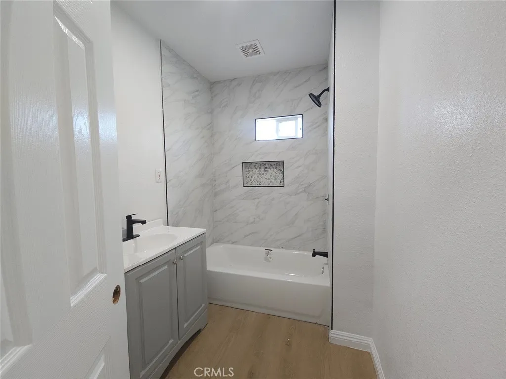 1924 W Arlington, Long Beach, California 90810 home-pic-8