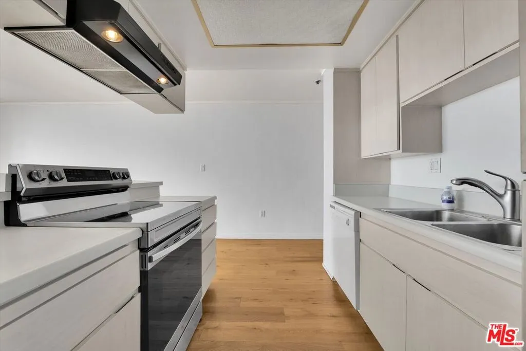 615 Esplanade 512, Redondo Beach, California 90277 home-pic-6