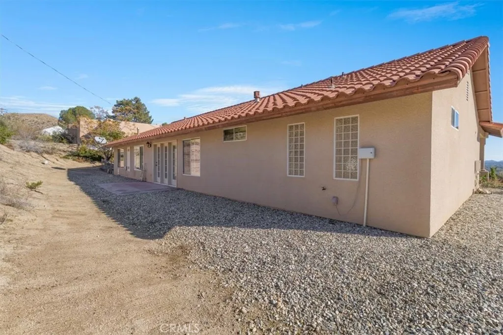 7636 Shafter, Yucca Valley, California 92284 home-pic-24