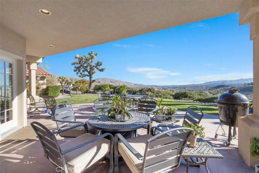 7636 Shafter, Yucca Valley, California 92284 home-pic-4