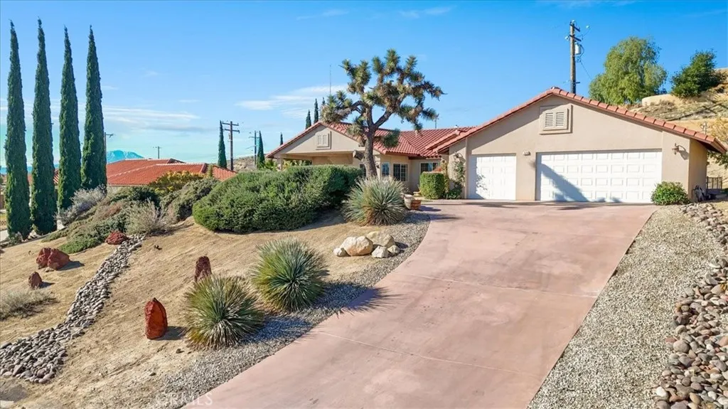 7636 Shafter, Yucca Valley, California 92284 home-pic-2
