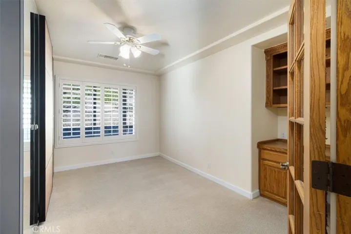 Bonus room with custom pet window.