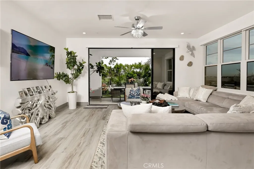 10 Ocean Place, Seal Beach, California 90740 home-pic-8