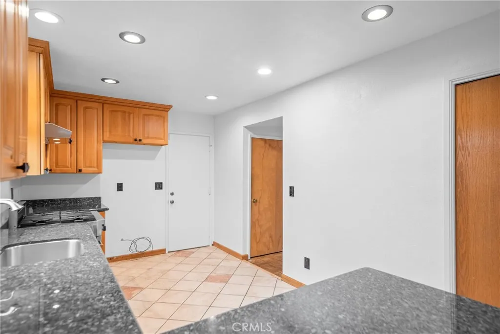 801 Weeks, East Palo Alto, California 94303 home-pic-17