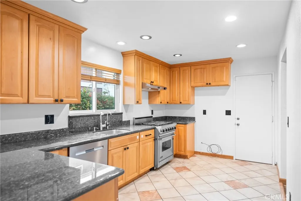 801 Weeks, East Palo Alto, California 94303 home-pic-16