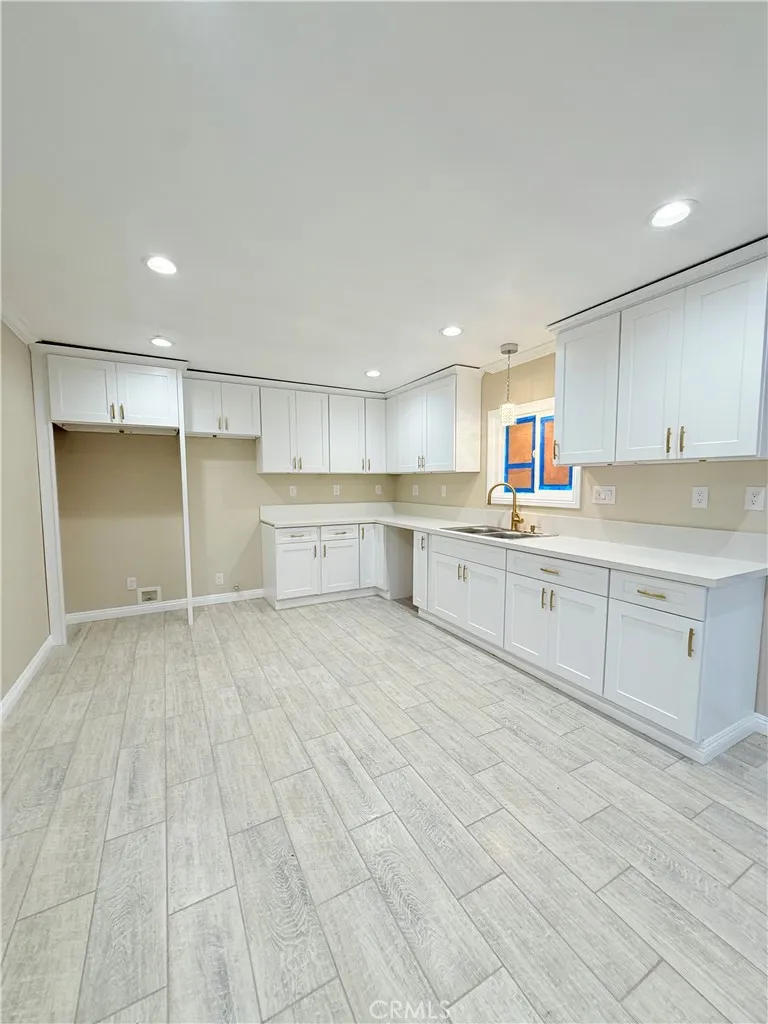 838 E 99th, Los Angeles, California 90002 home-pic-3