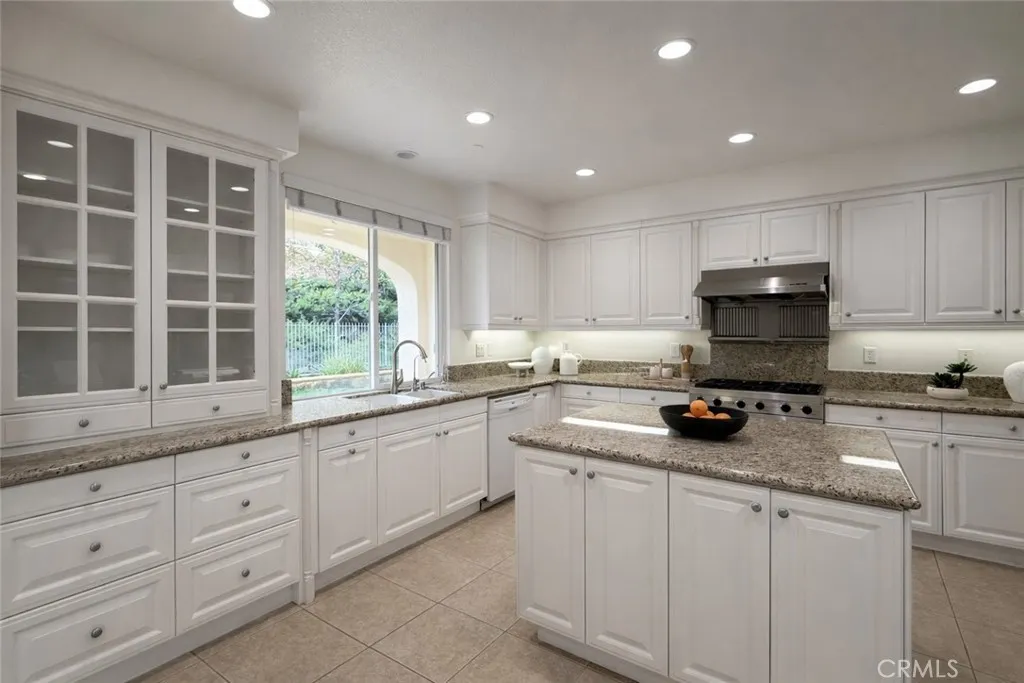 6 Cavaillon, Newport Coast, California 92657 home-pic-17