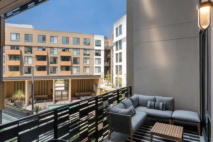Balcony featuring an outdoor hangout area