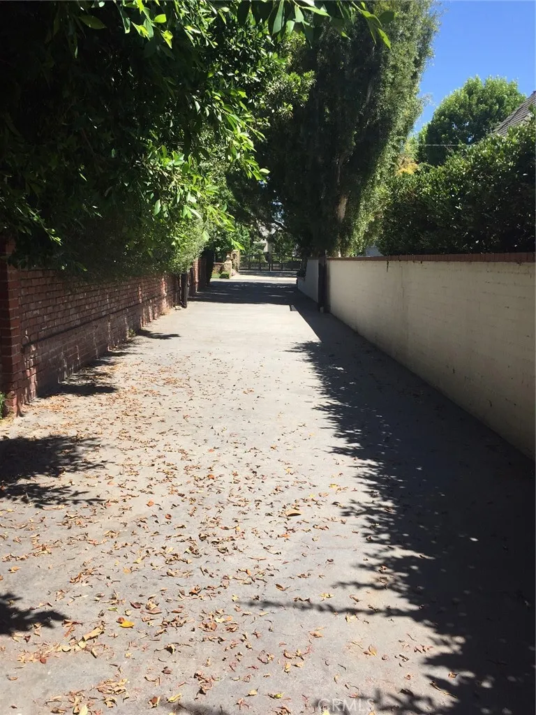 4645 Ledge Avenue, Toluca Lake, California 91602 home-pic-24