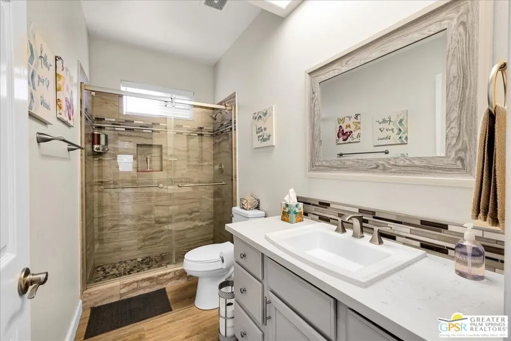 2nd bathroom