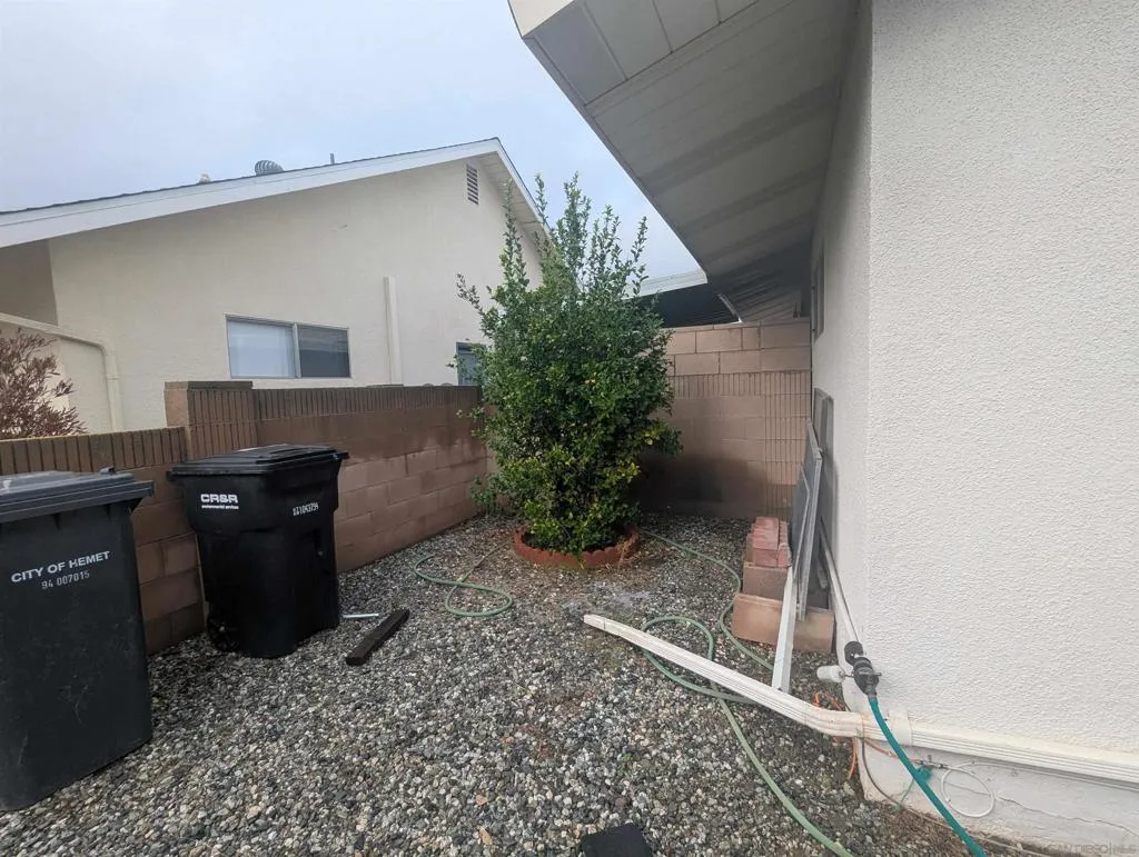 1181 W Mayberry W, Hemet, California 92543 home-pic-53