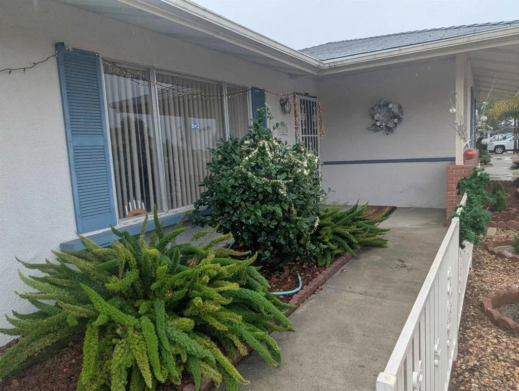 1181 W Mayberry W, Hemet, California 92543 home-pic-11
