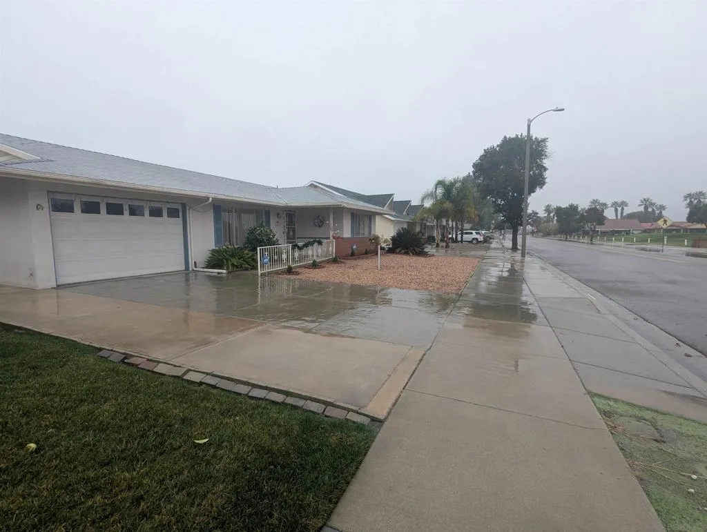 1181 W Mayberry W, Hemet, California 92543 home-pic-8