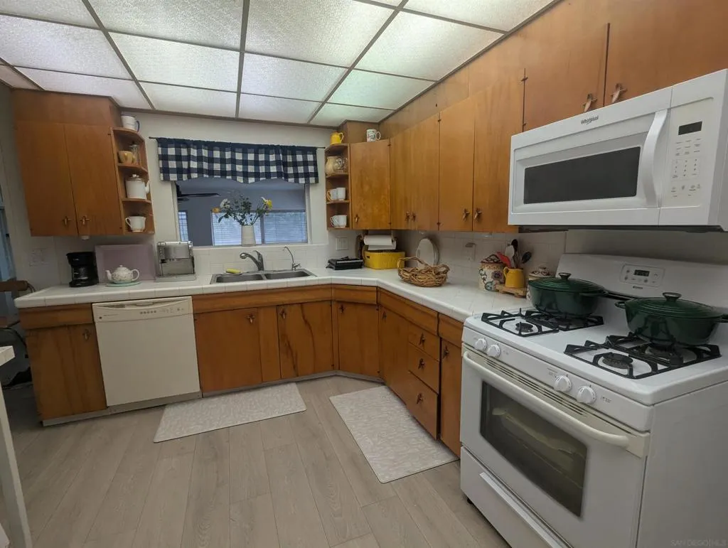 1181 W Mayberry W, Hemet, California 92543 home-pic-19