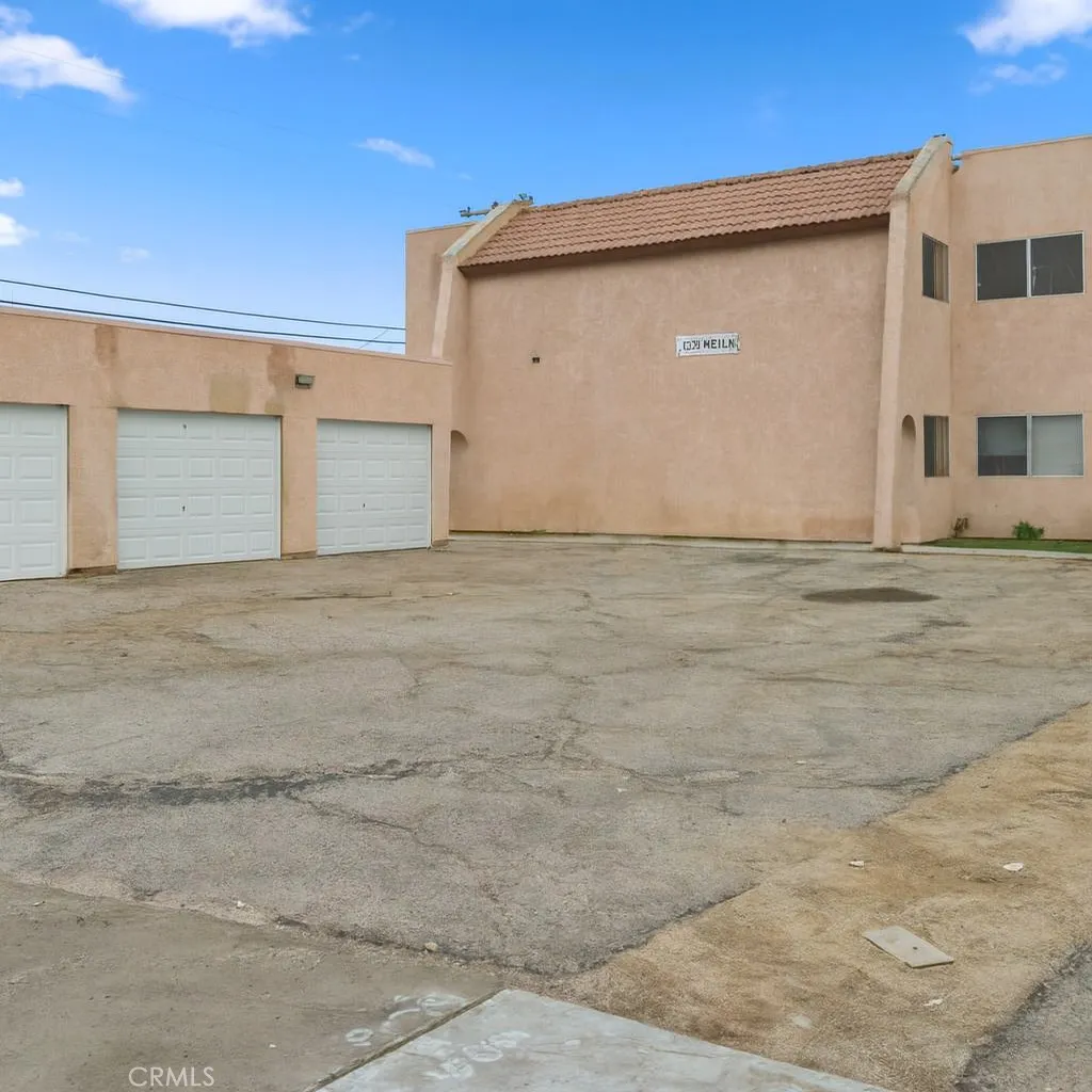 1071 May Lane, Barstow, California 92311 home-pic-24