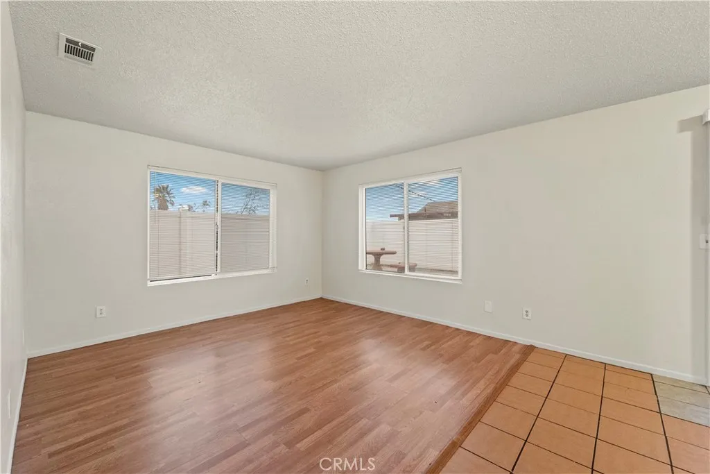 1071 May Lane, Barstow, California 92311 home-pic-5