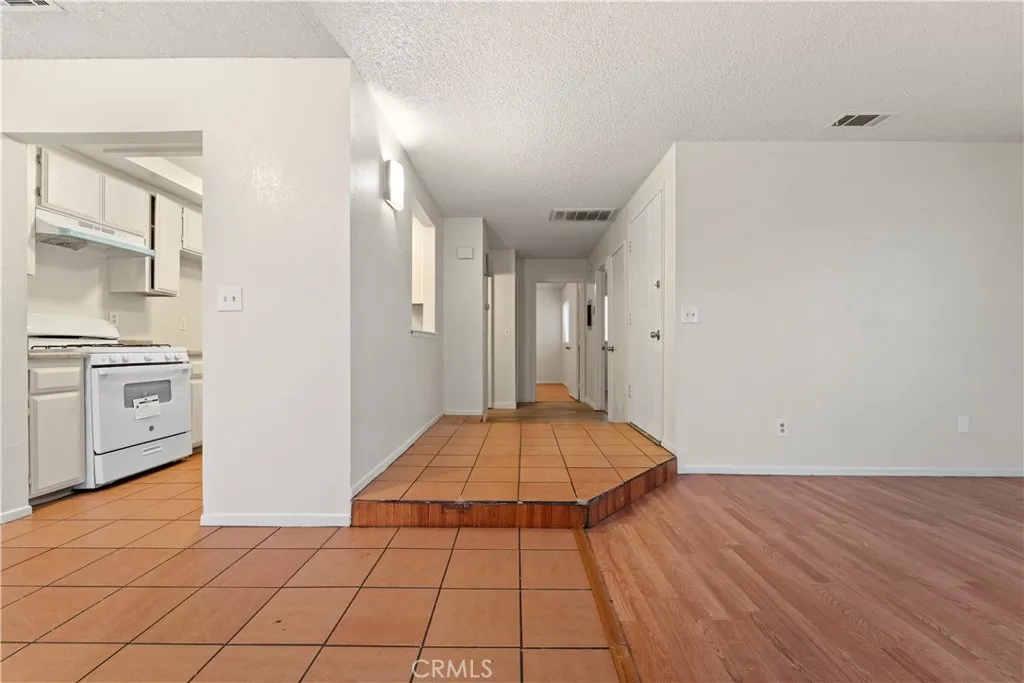 1071 May Lane, Barstow, California 92311 home-pic-4
