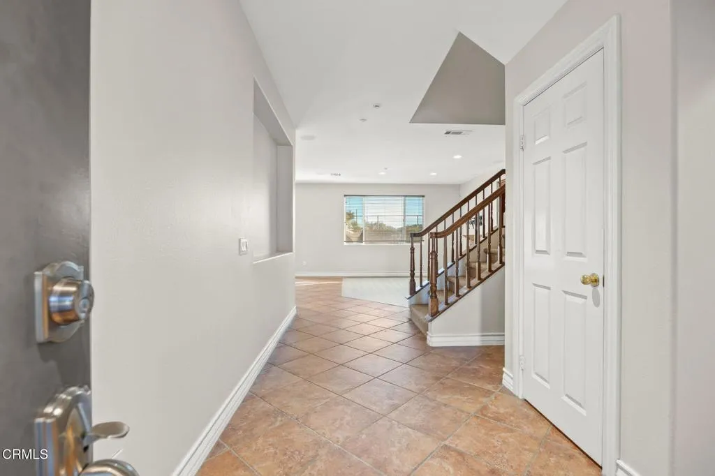 862 Gitano Drive, Oxnard, California 93030 home-pic-3