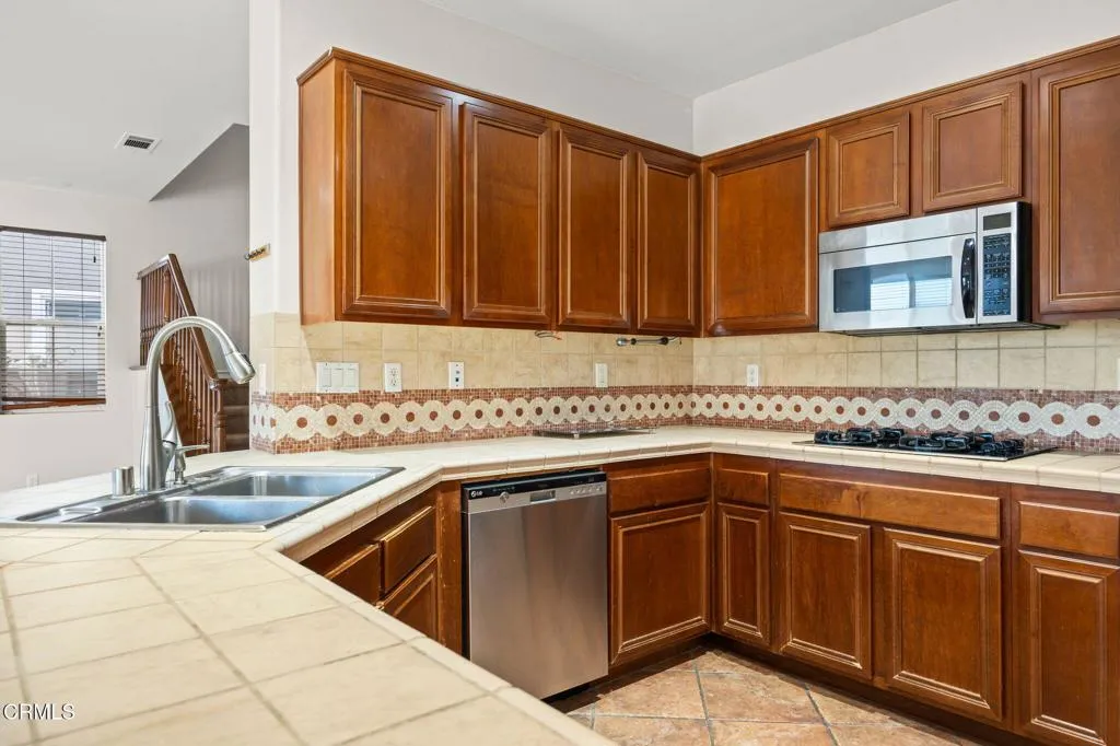 862 Gitano Drive, Oxnard, California 93030 home-pic-19