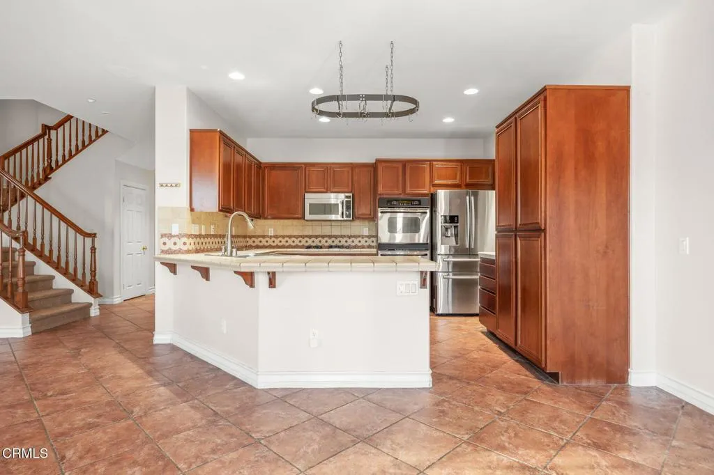 862 Gitano Drive, Oxnard, California 93030 home-pic-16