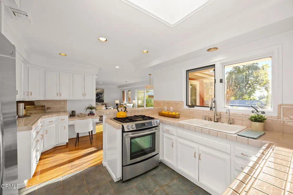 1948 Ravista Lane, La Canada Flintridge, California 91011 home-pic-20