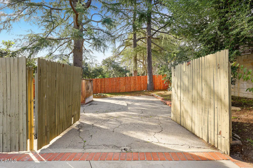 1948 Ravista Lane, La Canada Flintridge, California 91011 home-pic-68