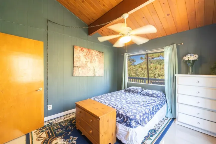Top Unit Bedroom