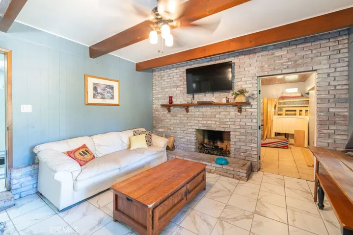 Bottom Unit Livingroom