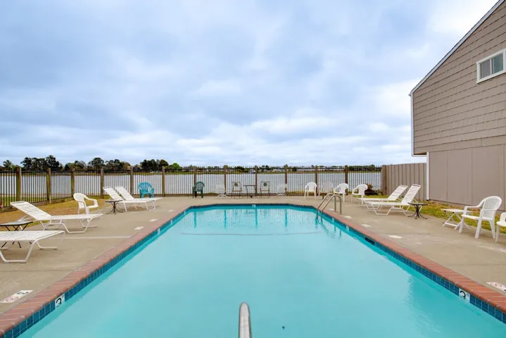 3171 Bayview Dr, Alameda, California 94501