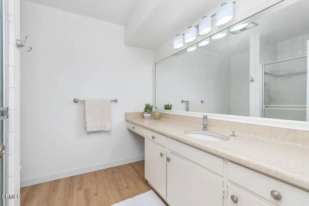 5411 Tyrone Avenue 202, Los Angeles, California 91401 home-pic-26