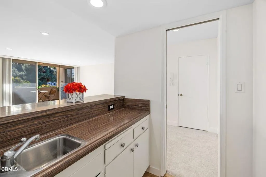 5411 Tyrone Avenue 202, Los Angeles, California 91401 home-pic-16