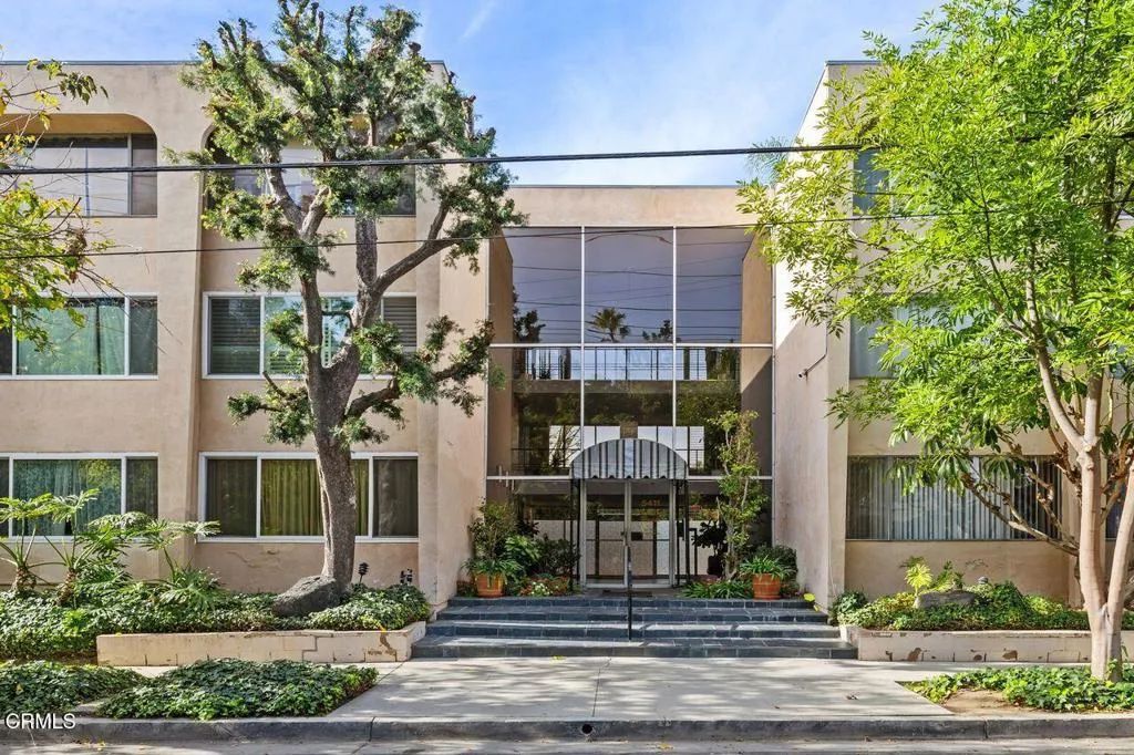 5411 Tyrone Avenue 202, Los Angeles, California 91401 home-pic-1