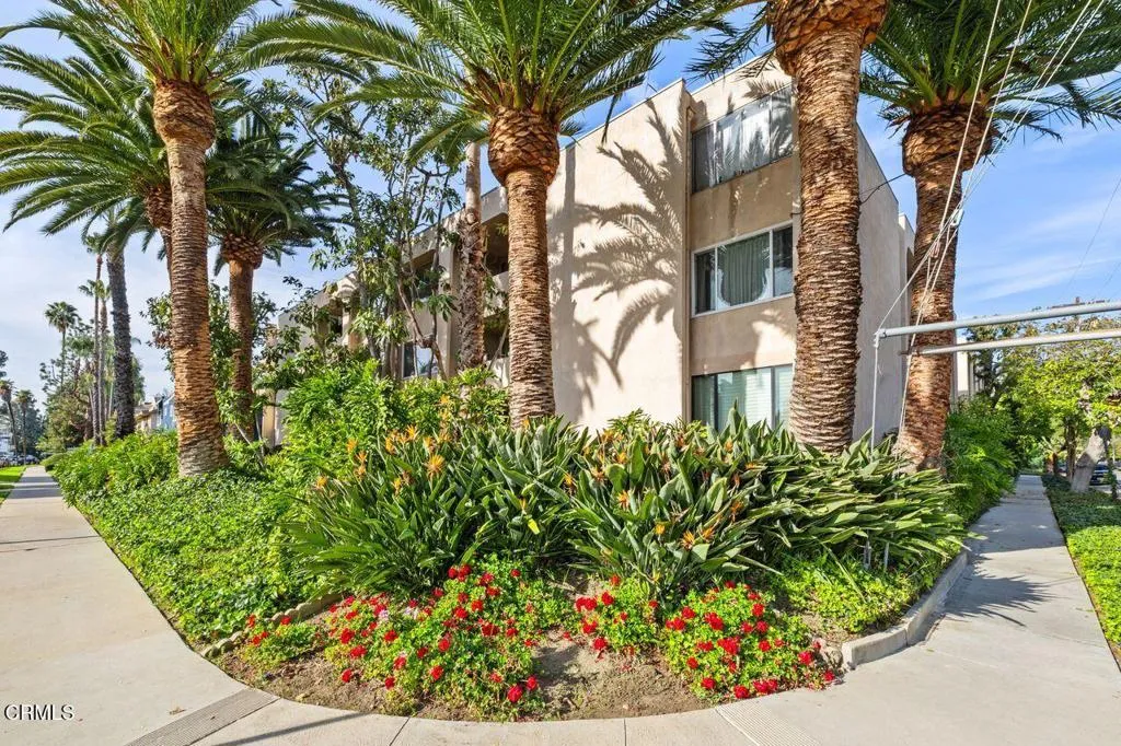 5411 Tyrone Avenue 202, Los Angeles, California 91401 home-pic-2