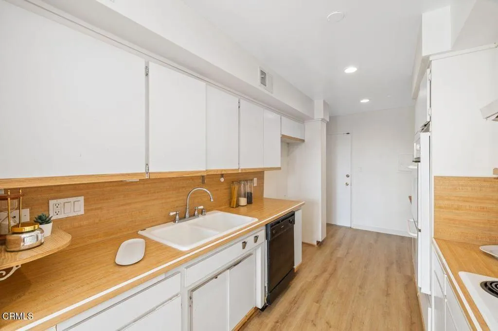 5411 Tyrone Avenue 202, Los Angeles, California 91401 home-pic-13